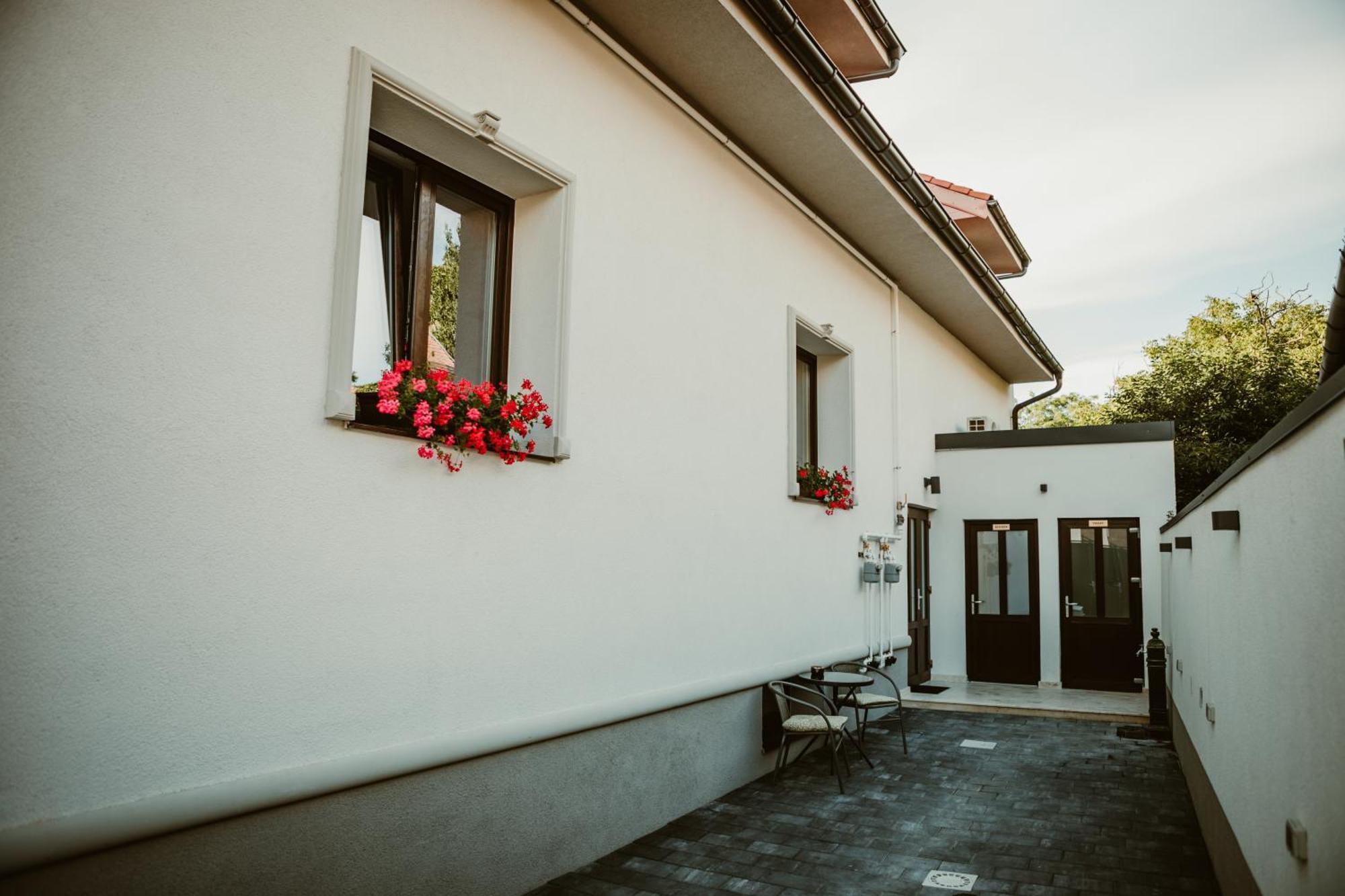 Arini White House Apartamento Sibiu Exterior foto